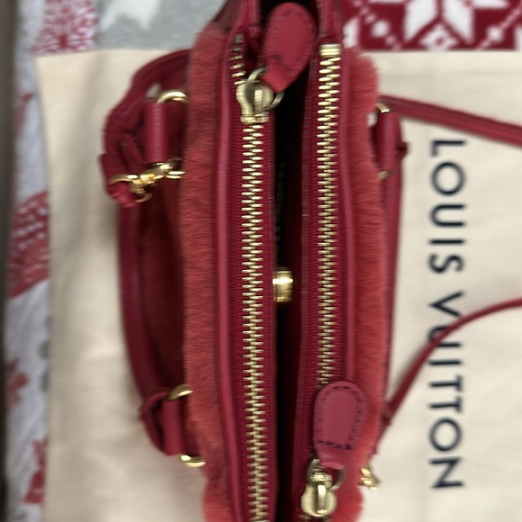 Burberry blue label burgundy shearling and leather 2 way handbag - Picture 15 of 15